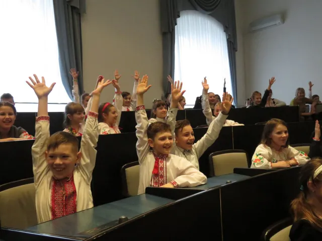 Для учнів школи №24 провели пізнавальну екскурсію у міській раді — фото 9