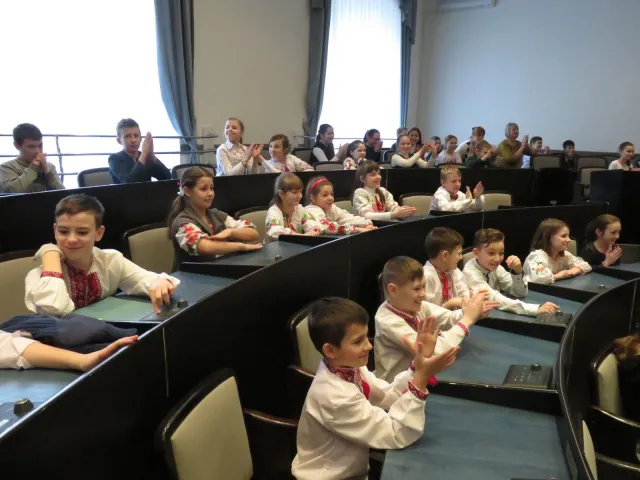 Для учнів школи №24 провели пізнавальну екскурсію у міській раді — фото 10