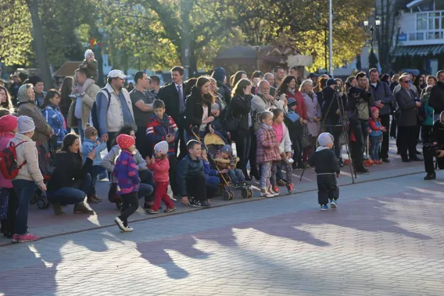 Раскрашенные автомобили и метровые писанки: в Хмельницком проходит Пасхальный фестиваль — фото 14
