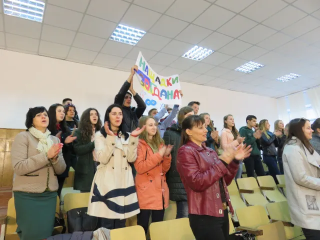 Юні хмельничани показали відмінні знання з історії рідного міста на брейн-рингу «Моя позиція» та виграли поїздку до Верховної Ради України — фото 13