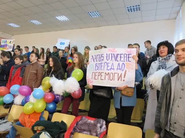 Юні хмельничани показали відмінні знання з історії рідного міста на брейн-рингу «Моя позиція» та виграли поїздку до Верховної Ради України — фото 15