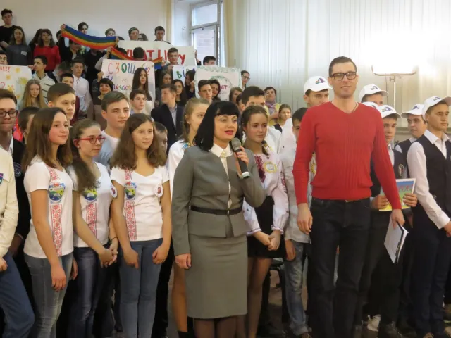 Юні хмельничани показали відмінні знання з історії рідного міста на брейн-рингу «Моя позиція» та виграли поїздку до Верховної Ради України — фото 1