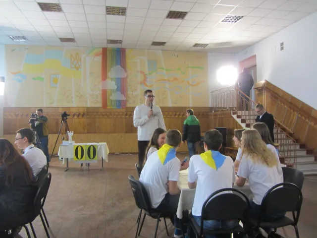 Юні хмельничани показали відмінні знання з історії рідного міста на брейн-рингу «Моя позиція» та виграли поїздку до Верховної Ради України — фото 16