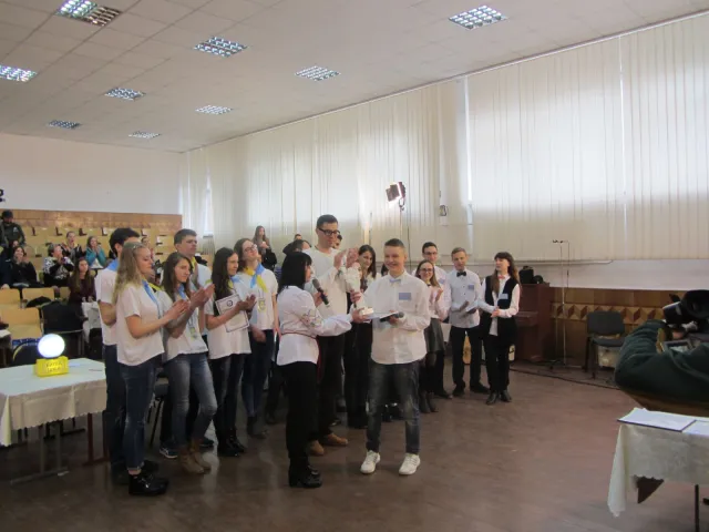 Юні хмельничани показали відмінні знання з історії рідного міста на брейн-рингу «Моя позиція» та виграли поїздку до Верховної Ради України — фото 18