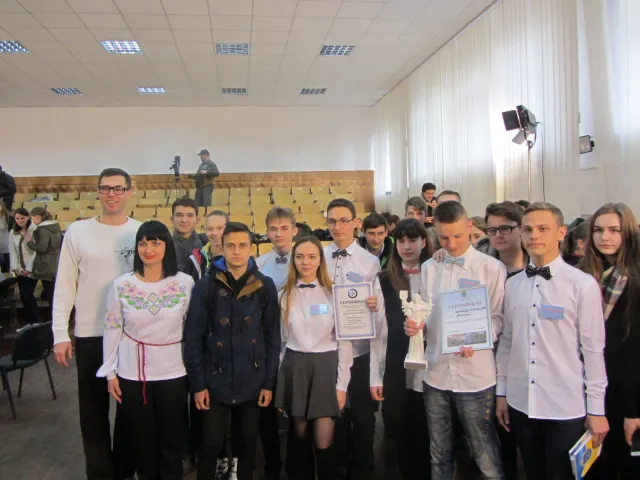 Юні хмельничани показали відмінні знання з історії рідного міста на брейн-рингу «Моя позиція» та виграли поїздку до Верховної Ради України — фото 19