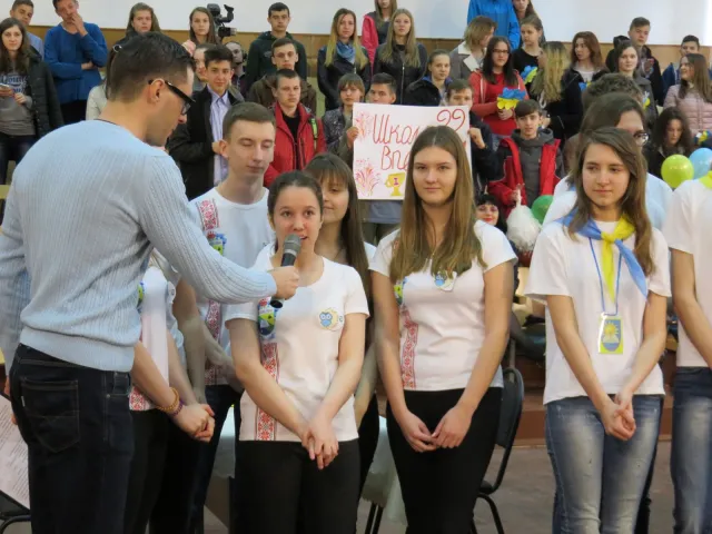 Юні хмельничани показали відмінні знання з історії рідного міста на брейн-рингу «Моя позиція» та виграли поїздку до Верховної Ради України — фото 5