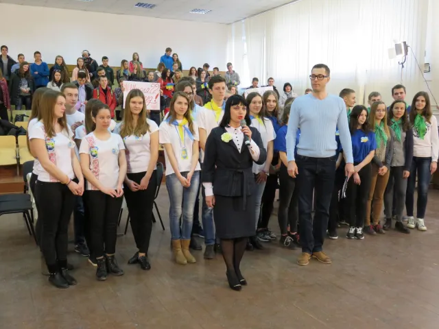 Юні хмельничани показали відмінні знання з історії рідного міста на брейн-рингу «Моя позиція» та виграли поїздку до Верховної Ради України — фото 6