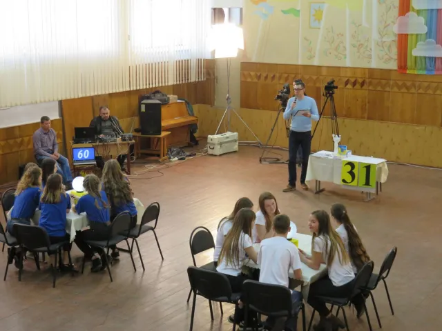 Юні хмельничани показали відмінні знання з історії рідного міста на брейн-рингу «Моя позиція» та виграли поїздку до Верховної Ради України — фото 7