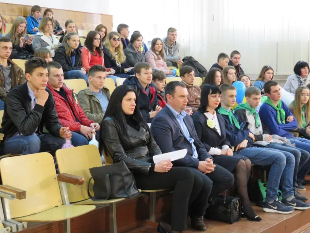 Юні хмельничани показали відмінні знання з історії рідного міста на брейн-рингу «Моя позиція» та виграли поїздку до Верховної Ради України — фото 11