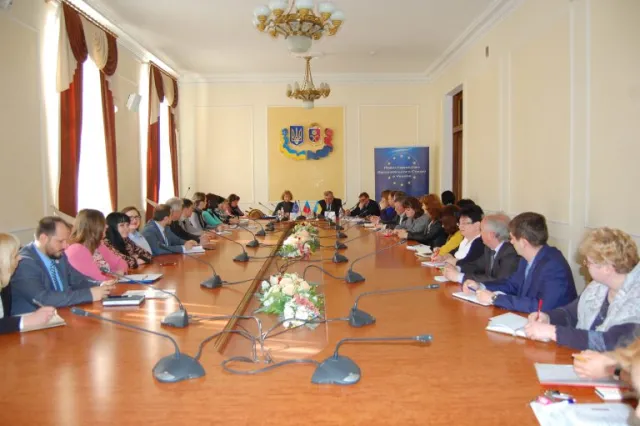 Програми для дітей та молоді: на Хмельниччину завітали представники ЄС в Україні — фото 1