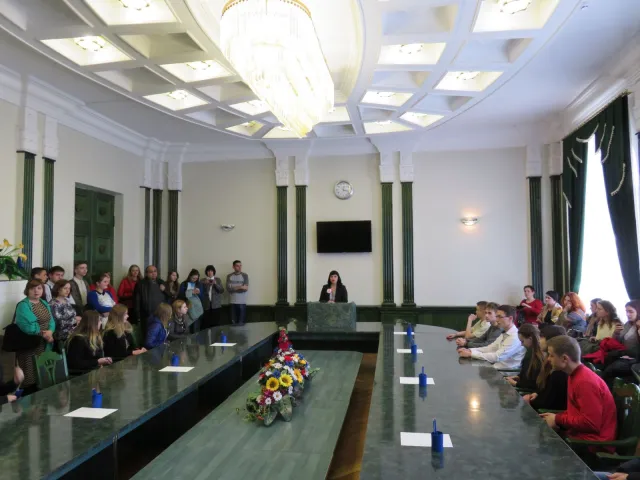 Для хмельницьких старшокласників провели цікаву екскурсію у міській раді — фото 1
