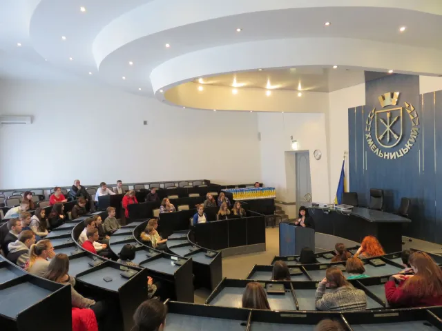 Для хмельницьких старшокласників провели цікаву екскурсію у міській раді — фото 2