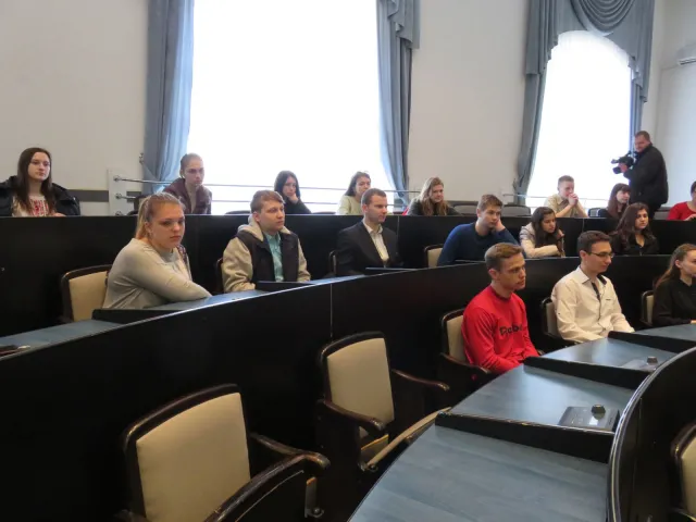 Для хмельницьких старшокласників провели цікаву екскурсію у міській раді — фото 5