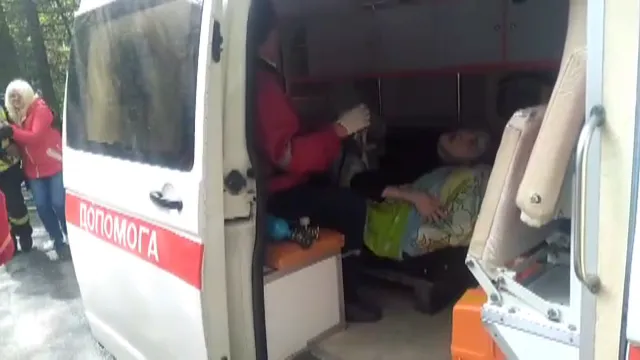 На Львівському шосе під час пожежі у квартирі врятували двох дітей — фото 6