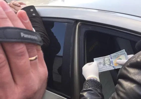 В Хмельницком будут судить общественных активистов, требовавших 600 долларов взятки от руководителя — фото 1
