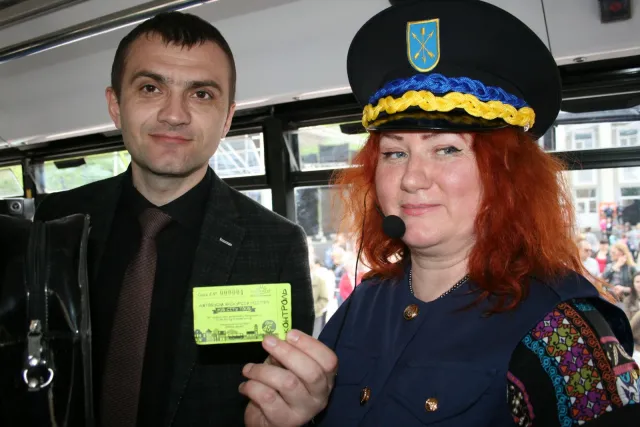Ретро-фільми, автобусна екскурсія та живі скульптури: у Хмельницькому відкрили туристичний сезон — фото 6