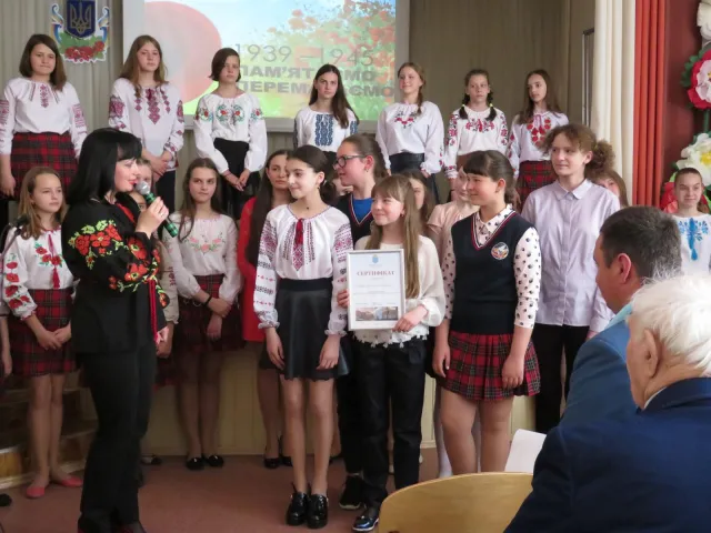 Маленькі хмельничани показали відмінні знання з місцевого самоврядування на брейн-рингу «Моя позиція» та виграли поїздку до Києва — фото 1