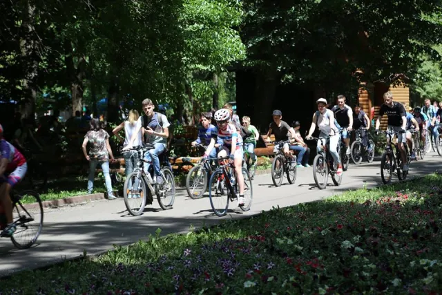 У Хмельницькому відбувся масовий велопробіг вулицями міста — фото 7