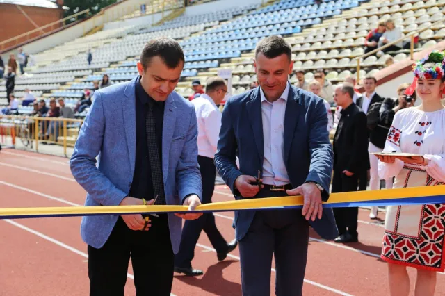 На стадіоні «Поділля» презентували оновлене легкоатлетичне ядро — фото 5
