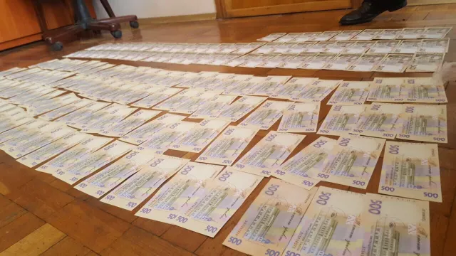 В Хмельницкой области задержали генерального директора акционерного общества за получение 80 000 гривен взятки — фото 1
