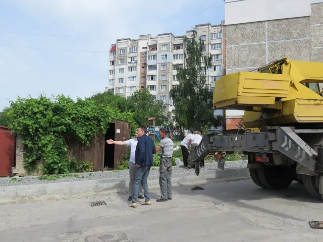 На Озерній демонтували незаконно встановлені гаражі — фото 2