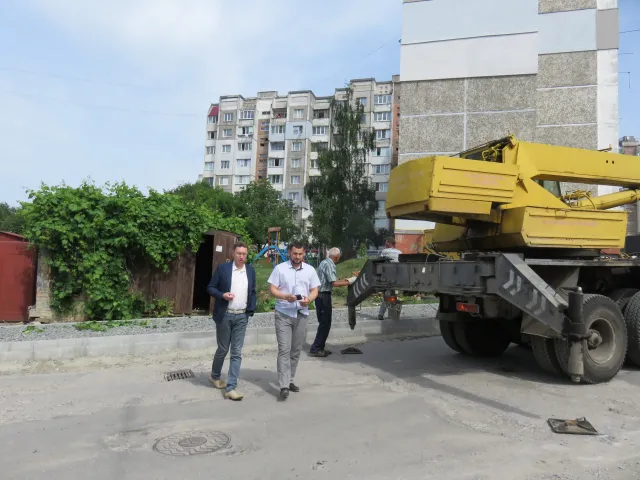 На Озерній демонтували незаконно встановлені гаражі — фото 3