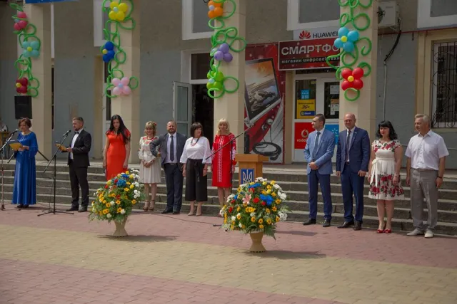 Хмельницькі випускники отримали золоті та срібні медалі — фото 5