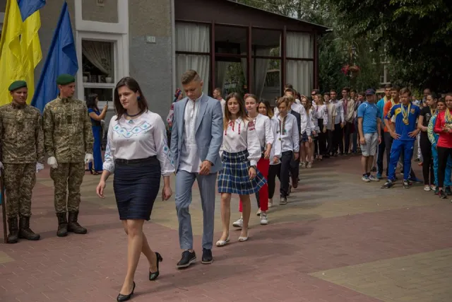 Хмельницькі випускники отримали золоті та срібні медалі — фото 1