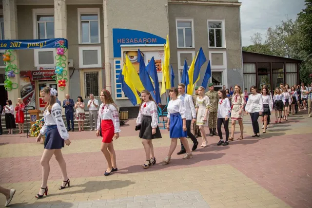Хмельницькі випускники отримали золоті та срібні медалі — фото 13