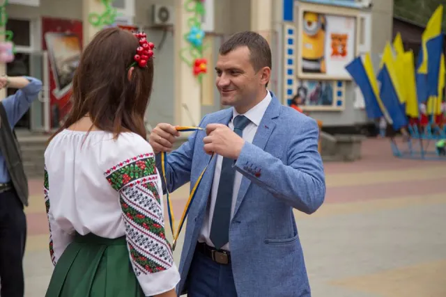 Хмельницькі випускники отримали золоті та срібні медалі — фото 15