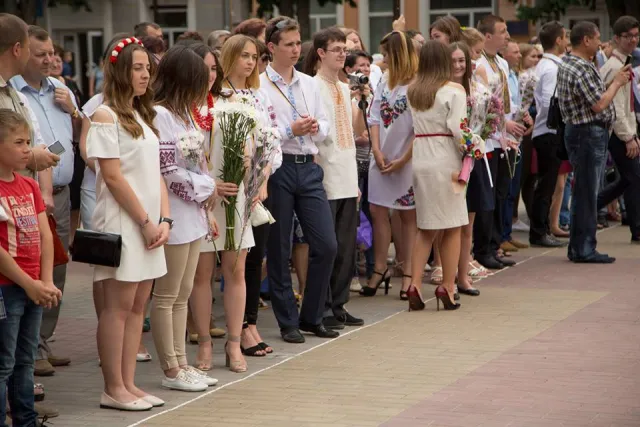 Хмельницькі випускники отримали золоті та срібні медалі — фото 9