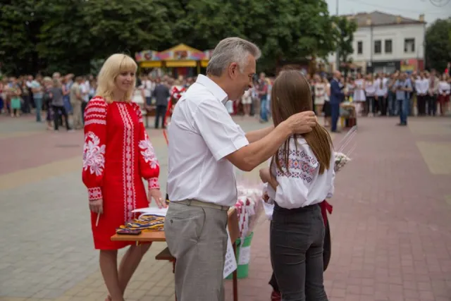 Хмельницькі випускники отримали золоті та срібні медалі — фото 11
