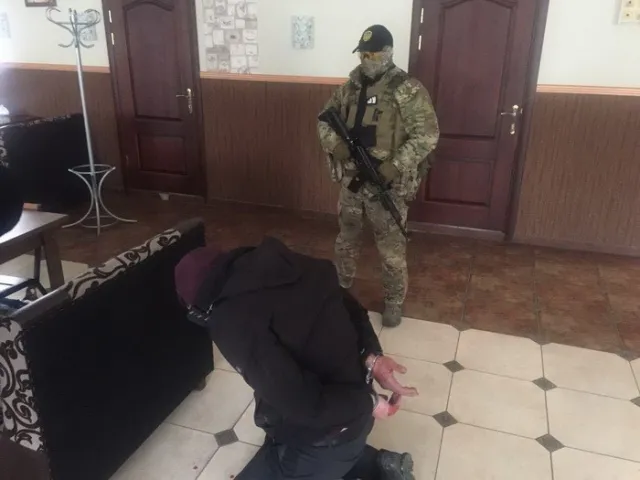 На Хмельнитчине будут судить рэкетиров, которые требовали у людей деньги за «долги» — фото 4
