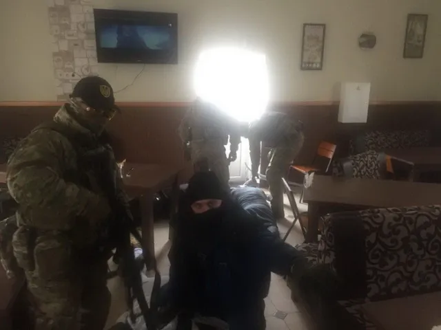 На Хмельнитчине будут судить рэкетиров, которые требовали у людей деньги за «долги» — фото 6