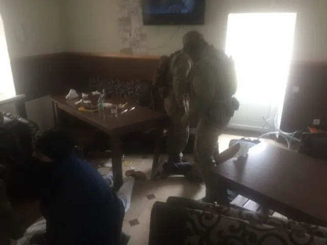 На Хмельнитчине будут судить рэкетиров, которые требовали у людей деньги за «долги» — фото 7