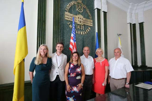 Парклет, арт-містечко та мурал: у Хмельницькому відзначили 30 річницю партнерства з американським містом Модесто — фото 10