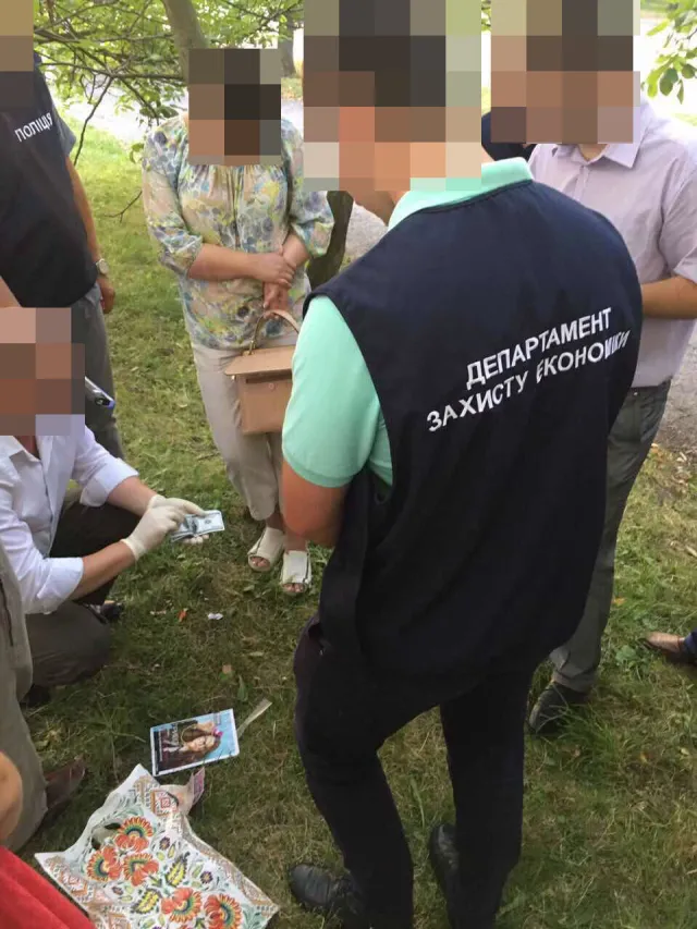 В Хмельницькому судитимуть заступника директора базового медичного коледжу, яка вимагала 4,5 тисячі доларів хабара — фото 1