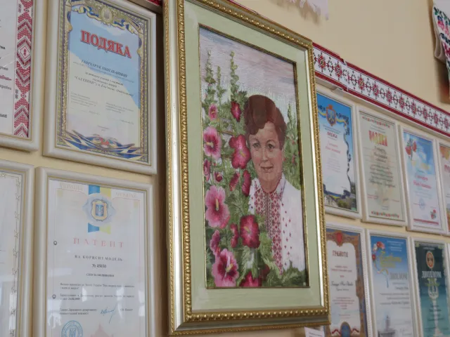 Картини, одяг та рушники: у Хмельницькому представили унікальну виставку — фото 1