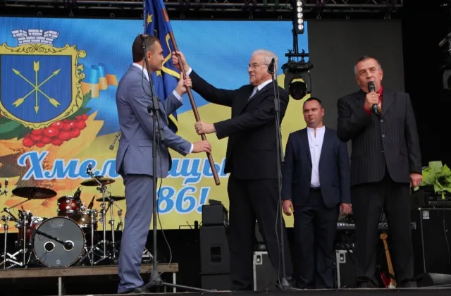 На День міста Хмельницький отримав Почесний прапор Ради Європи — фото 2