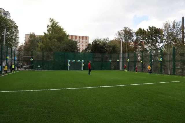 На Тернопільській відкрили новий спортивний майданчик зі штучним покриттям — фото 7