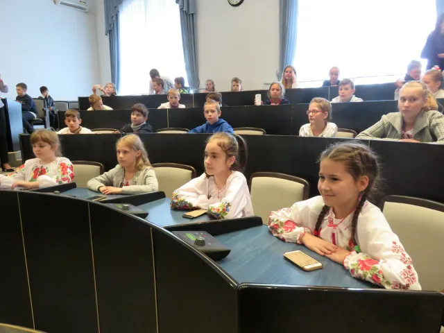 Для учнів технологічного багатопрофільного ліцею ім. А. Мазура провели цікаву екскурсію у міській раді — фото 3