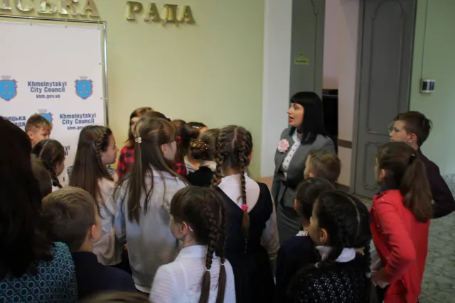 Учні навчально-виховного об’єднання №9 відвідали екскурсію у міській раді — фото 4