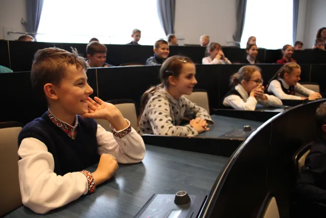 Учні навчально-виховного об’єднання №9 відвідали екскурсію у міській раді — фото 7