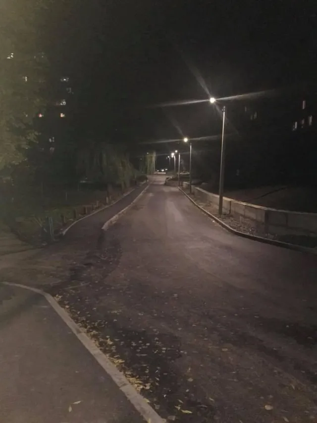 В Юго-Западном микрорайоне появилась новая пешеходная дорожка и освещение — фото 1