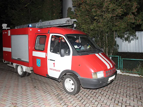 У Хмельницькому сталася пожежа в реабілітаційному центрі. Врятовано 38 дітей — фото 1