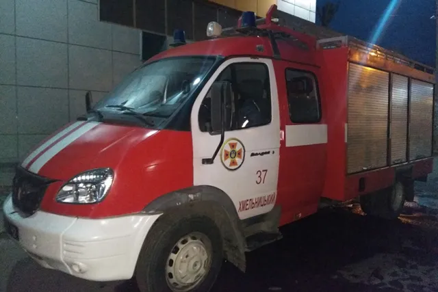 На вулиці Свободи виникла пожежа на горищі оздоровчо-розважального комплексу — фото 4