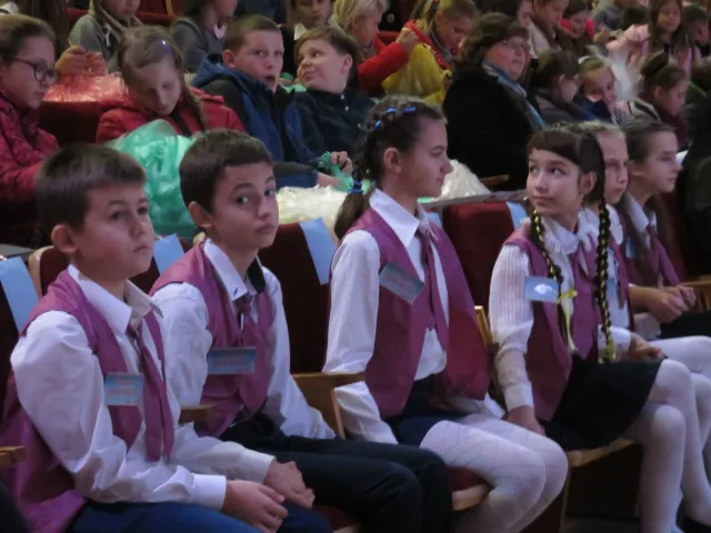 П'ятикласники показали відмінні знання з місцевого самоврядування на брейн-рингу «Моя позиція» — фото 5