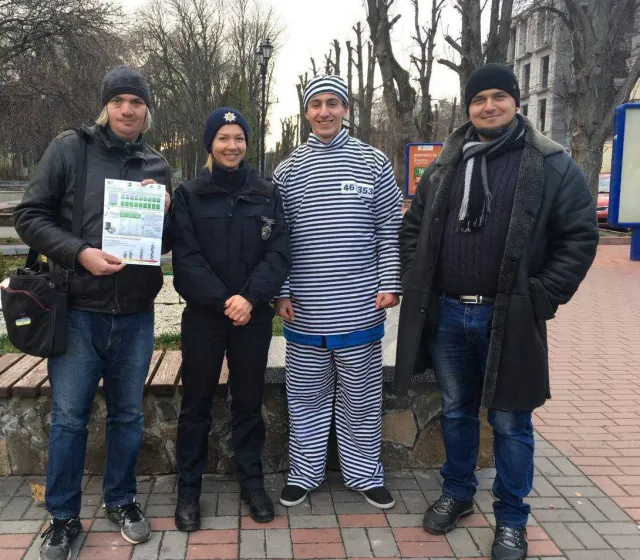 У Хмельницькому порушників правил дорожнього руху зустрічали «Смерть з косою» та «В'язень» — фото 2