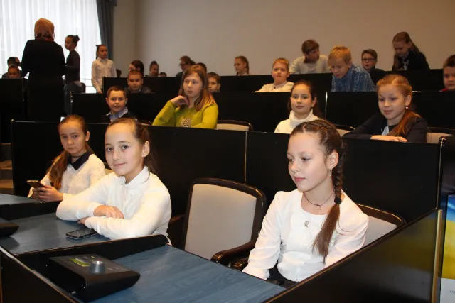 П'ятикласники НВК №10 відвідали екскурсію у Хмельницькій міській раді — фото 3