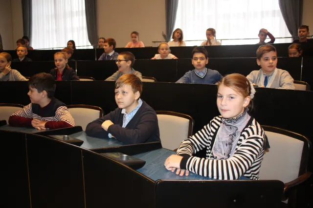 П'ятикласники НВК №10 відвідали екскурсію у Хмельницькій міській раді — фото 4